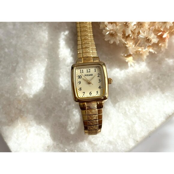 Pulsar V811-X055 Gold Toned Ladies Vintage Wristwatch - 18mm - WORKS! - Picture 10 of 14